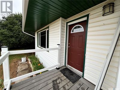 342 Howard St, House other with 5 bedrooms, 2 bathrooms and null parking in Drake SK | Image 2