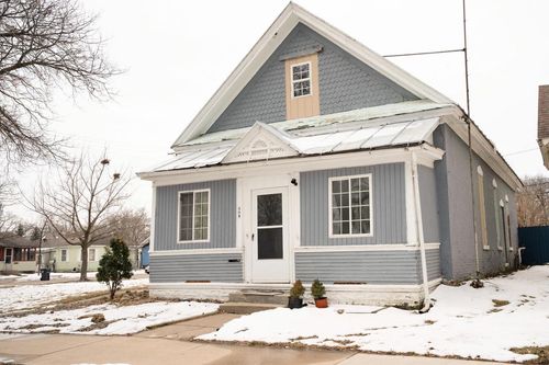 407 Avon Street, La Crosse, WI, 54603 | Card Image