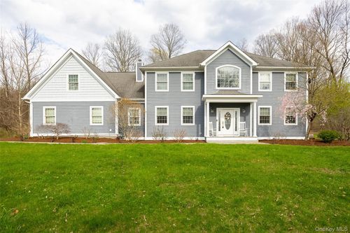 100 Huyler Dr, Hyde Park, NY, 12538-1584 | Card Image