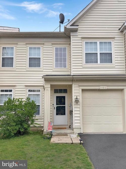 302 Quinton Oaks Cir, STEPHENS CITY, VA, 22655-3715 | Card Image