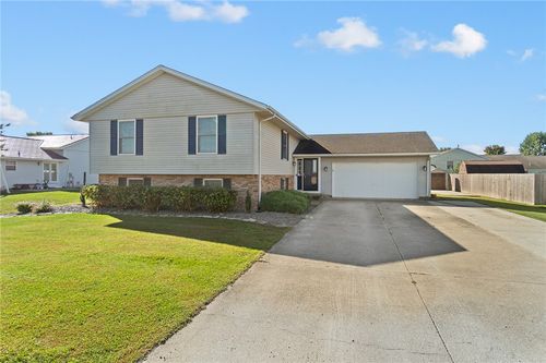 803 W Rickelman Ave, Effingham, IL, 62401-4525 | Card Image