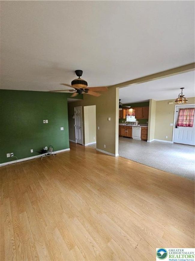 178 Sparrow Ln, House other with 3 bedrooms, 2 bathrooms and null parking in Jim Thorpe PA | Image 6