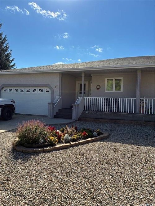 99 Russell Drive, Home with 3 bedrooms, 3 bathrooms and 4 parking in Yorkton SK | Card Image