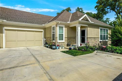 722 E 110th Ter, Kansas City, MO, 64131-3530 | Card Image