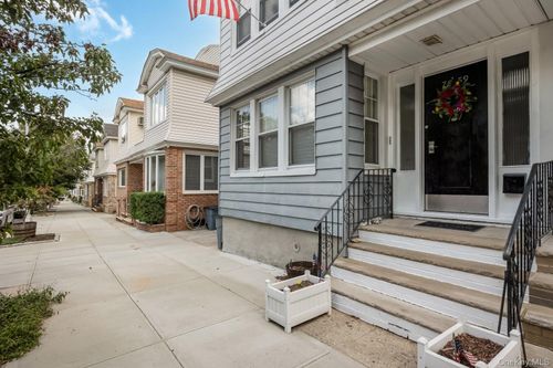 78 84th St, Glendale, NY, 11385-7610 | Card Image