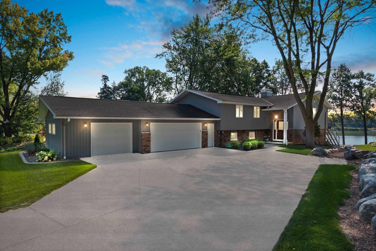 Lost Dauphin Rd, DE Pere, WI 54115