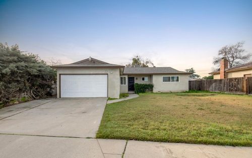 30 W Holland Avenue, Clovis, CA, 93612 | Card Image