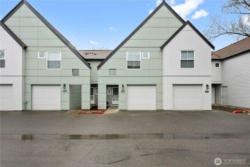 r110-6615 S 239th Pl, Kent, WA, 98032-2635 | Card Image