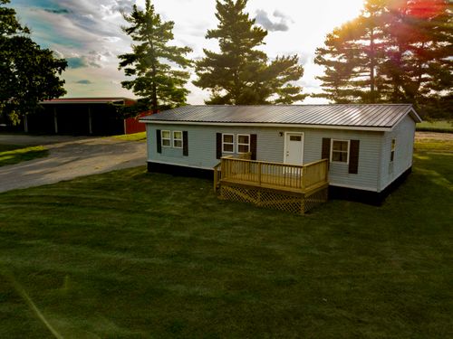 8820 S Lake Pleasant Rd, Hillsdale, MI, 49242-8513 | Card Image