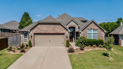 1612 E Phoenix St, Broken Arrow, OK, 74011-5166 | Card Image