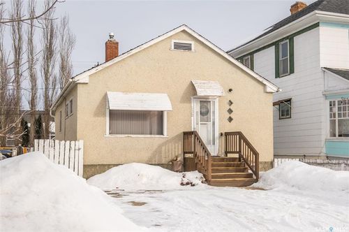 332 11th Street E, Prince Albert, SK, S6V1A6 | Card Image