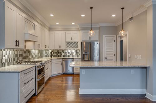2040 Graybar Ln, Nashville, TN, 37215-2139 | Card Image
