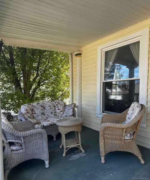 284 E Saint Clair St, Romeo, MI, 48065-5263 | Card Image