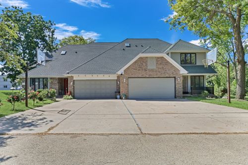 3947 Blackstone Ave, Gurnee, IL, 60031-3059 | Card Image