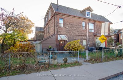 493 Carlaw Ave, Home with 3 bedrooms, 4 bathrooms and 2 parking in Toronto ON | Image 2