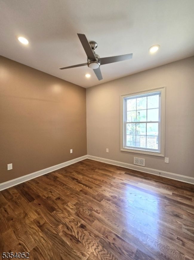 90 Seaview Ave, Home with 6 bedrooms, 4 bathrooms and null parking in Jersey City NJ | Image 17
