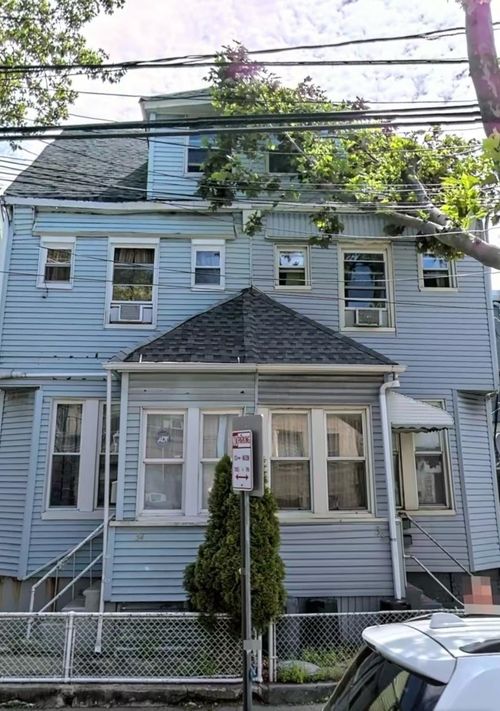 32 Storms Ave, Jersey City, NJ, 07306-3315 | Card Image
