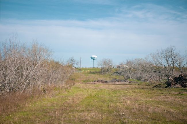 2095 Bridal Path Rd, House other with 1 bedrooms, 1 bathrooms and 100 parking in Luling TX | Image 26