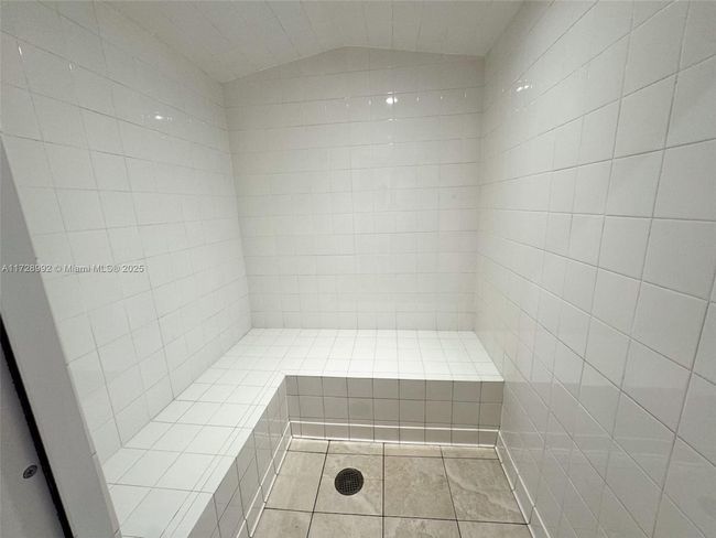 APT-412 - 19400 Turnberry Way, Condo with 3 bedrooms, 3 bathrooms and null parking in Aventura FL | Image 24