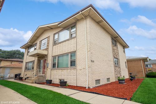 2s-7537 W Higgins Road W, Chicago, IL, 60631 | Card Image