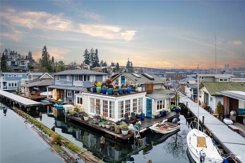 slip-15-1213 E Shelby St, Seattle, WA, 98102-3873 | Card Image