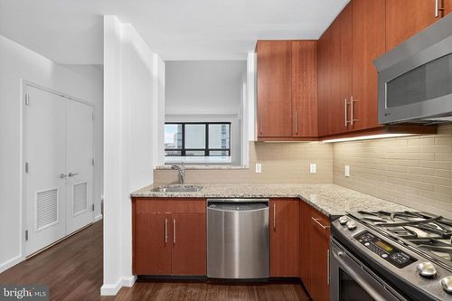 unit-15f-1425 Locust St, PHILADELPHIA, PA, 19102-3836 | Card Image