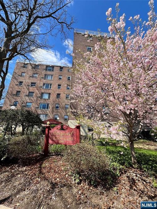 2345 Linwood Ave, Fort Lee, NJ, 07024-3865 | Card Image