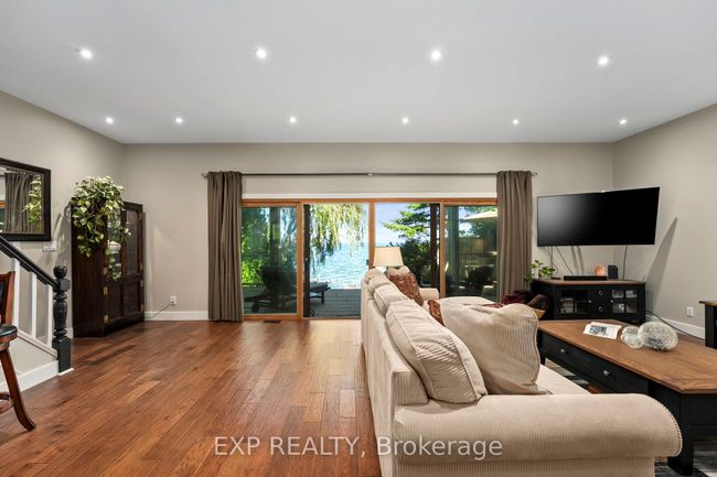 21 Pinery Lane, House other with 3 bedrooms, 2 bathrooms and 12 parking in Jacksons Point ON | Image 11