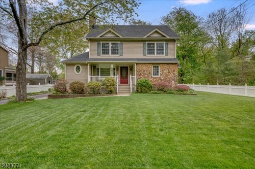 315 Morristown Rd, Gillette, NJ, 07933-1817 | Card Image