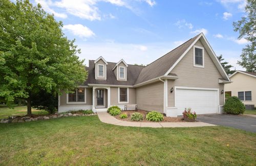 6401 Woodbrook Ct, Linden, MI, 48451-9677 | Card Image