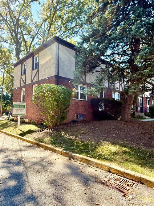 265 Newman St, Metuchen, NJ, 08840-2643 | Card Image