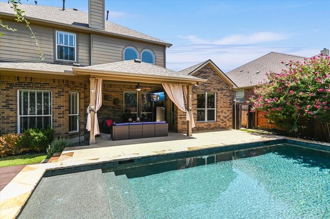 View from back fence of this secluded yard | Image 29