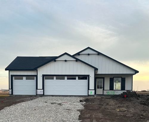 1570 N Emerald Valley Dr, Mulvane, KS, 67110-8625 | Card Image