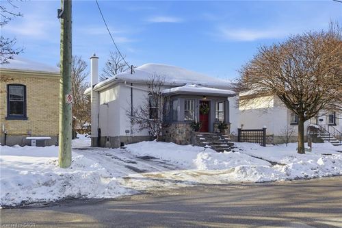 {{alt}} | Card Image