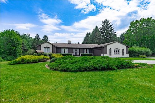 18781 Thorpe Rd, Chagrin Falls, OH, 44023-2321 | Card Image