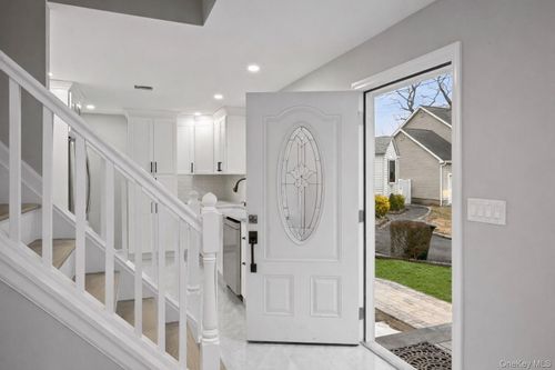 6 Grand Haven Ct, Commack, NY, 11725-3112 | Card Image