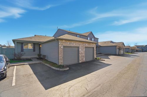 57a-4042 Blendon Point Dr, Columbus, OH, 43230-7807 | Card Image