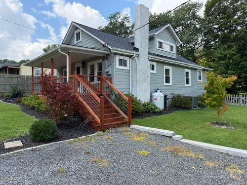 404 Mountain Ave, West Jefferson, NC, 28694-8900 | Card Image