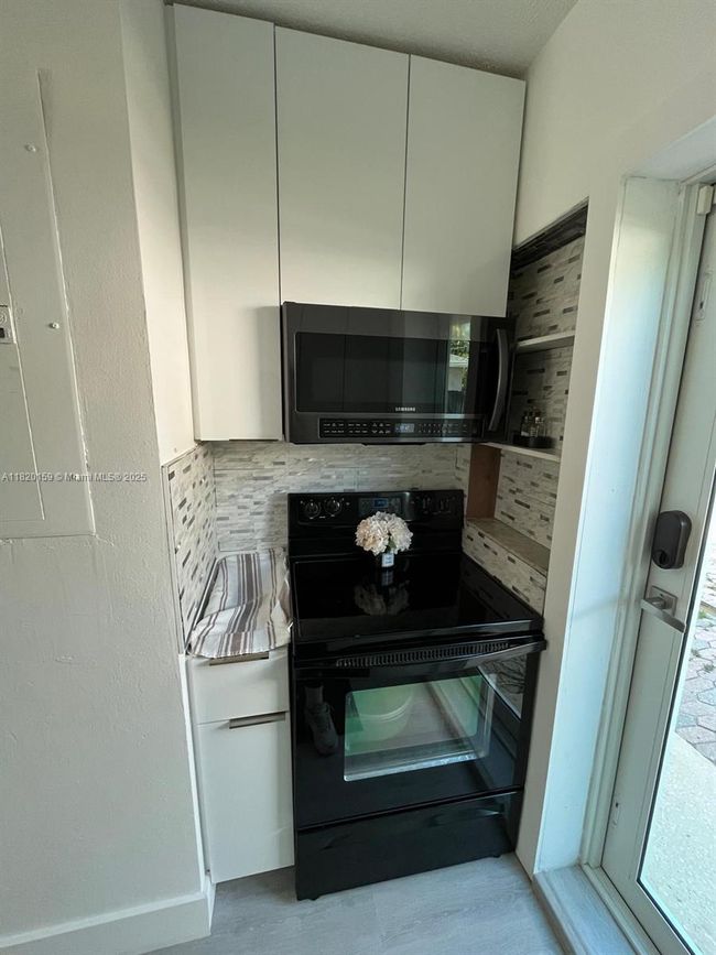 872 Nw 16 Th Ter, House other with 2 bedrooms, 1 bathrooms and null parking in Fort Lauderdale FL | Image 10