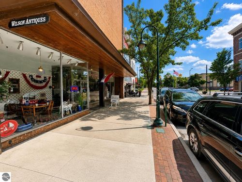 123 S Union St, Traverse City, MI, 49684-2519 | Card Image