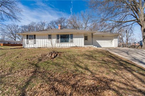 8604 84th Ter, Raytown, MO, 64138-3115 | Card Image