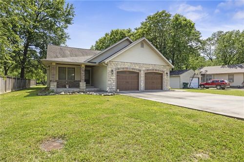 102 E Leighton St, Frontenac, KS, 66763-2431 | Card Image