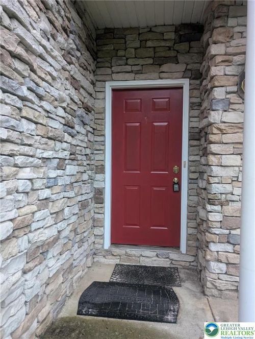 195 Maple Ct, Alburtis, PA, 18011-9592 | Card Image
