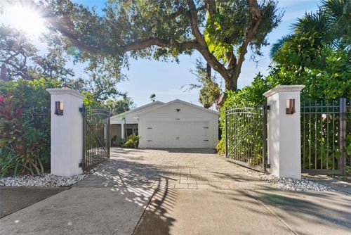 1740 S Orange Ave, SARASOTA, FL, 34239-2038 | Card Image