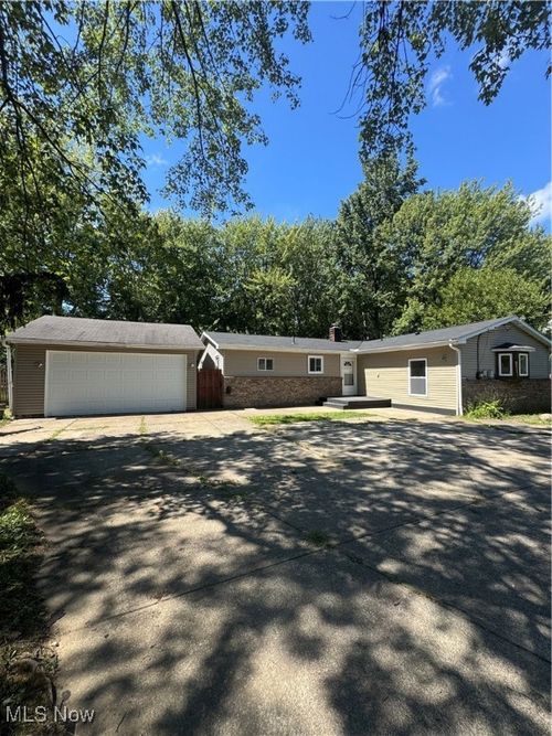 6524 Elmwood Rd, Mentor, OH, 44060-3817 | Card Image
