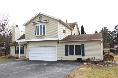 8701 Riley Rd, Wonder Lake, IL, 60097-8953 | Card Image