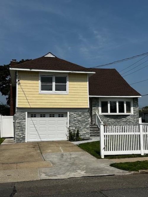 558 Oxford Rd, Cedarhurst, NY, 11516-1023 | Card Image