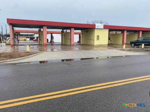 1107 E Nueces St, Victoria, TX, 77901-6129 | Card Image