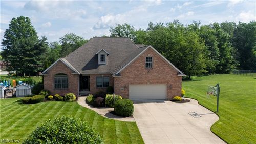 923 Mesa Verde Dr, Barberton, OH, 44203-8651 | Card Image