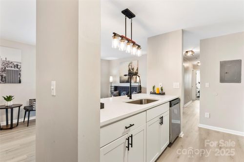 apt-e-1620 Arlyn Cir, Charlotte, NC, 28213-3685 | Card Image